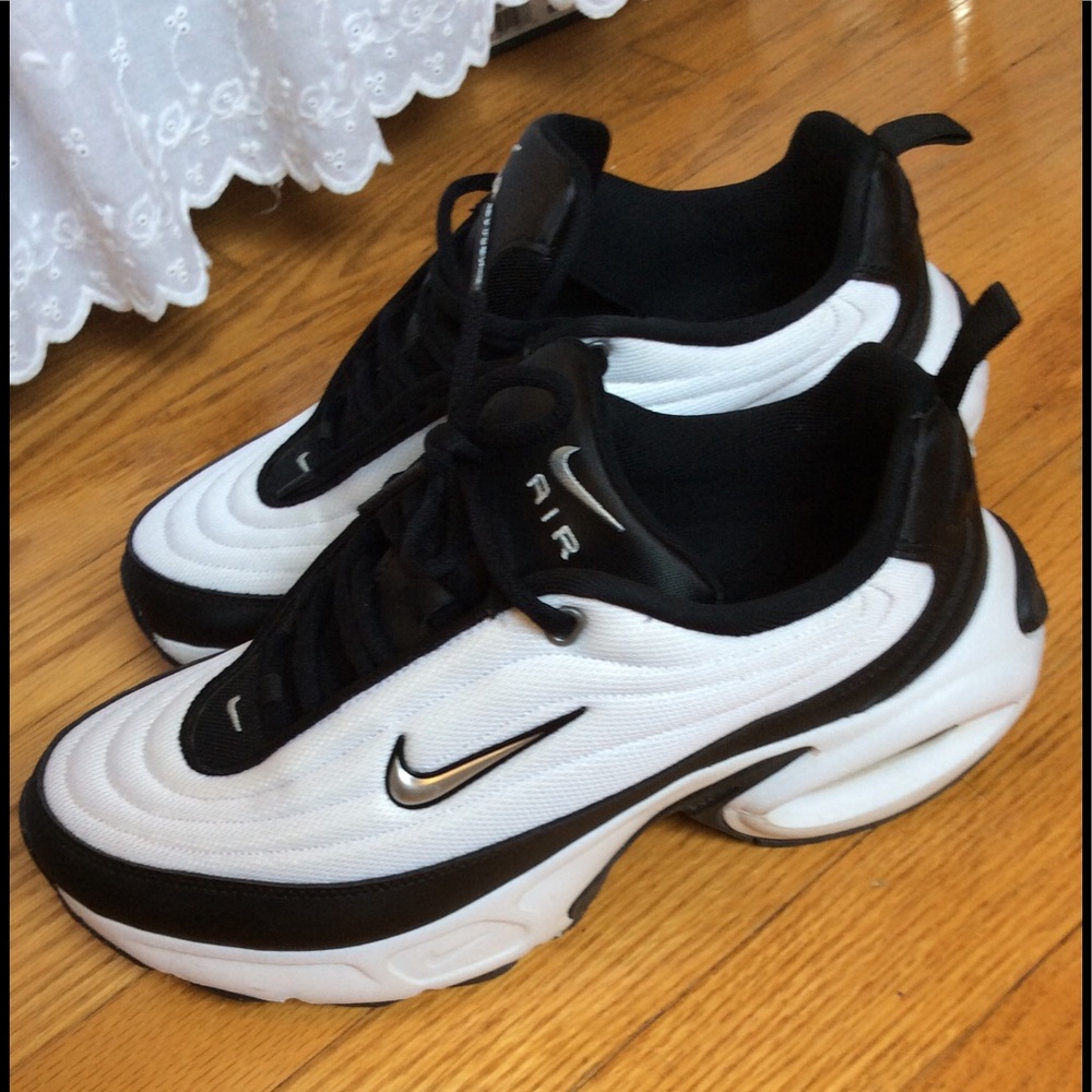 NIKE Air tennis shoes